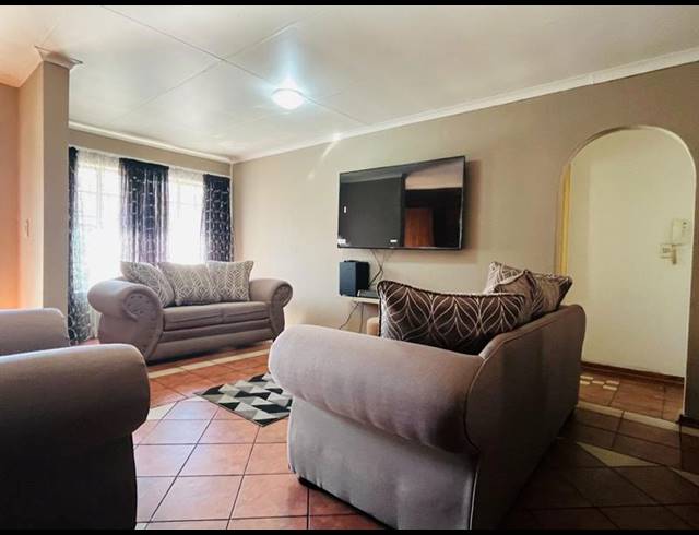 3 BEDROOM TOWNHOUSE FOR SALE IN WALDRIFT